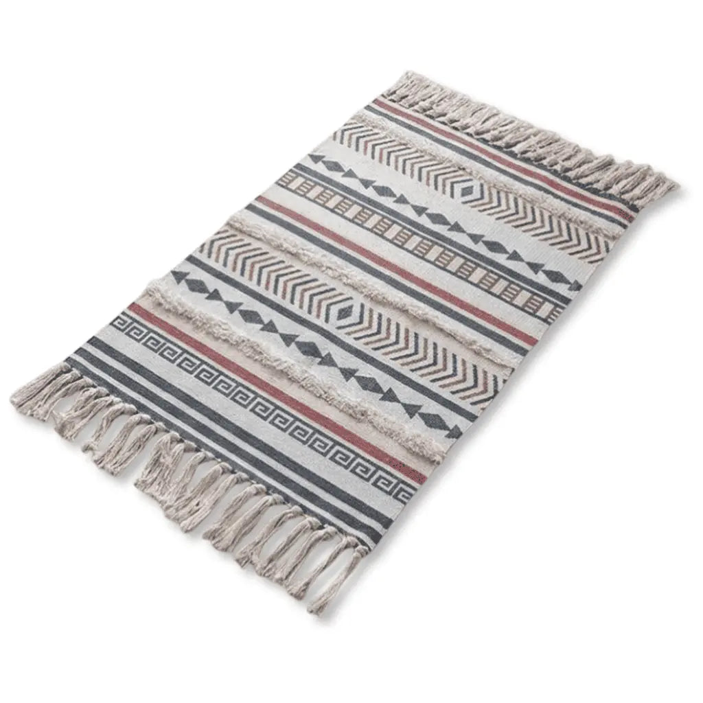 Tapis bohème à franges, présenté sur fond blanc.