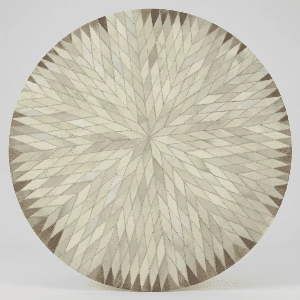 Tapis rond beige et écru présenté vu du dessus sur fond clair.